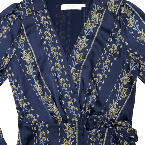 NWT ASTR the Label Kimi Navy Blue Print Long Sleeve Satin Wrap Top Blouse M - Picture 8 of 14